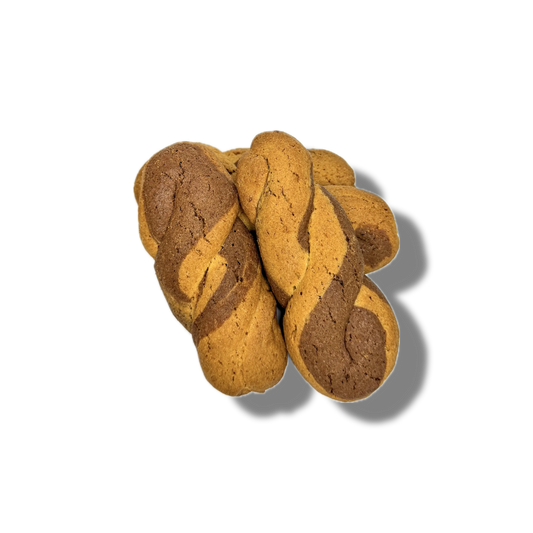 Taralli a trecce bicolore, metà pasta frolla classica e metà al cacao, ottimi per la colazione